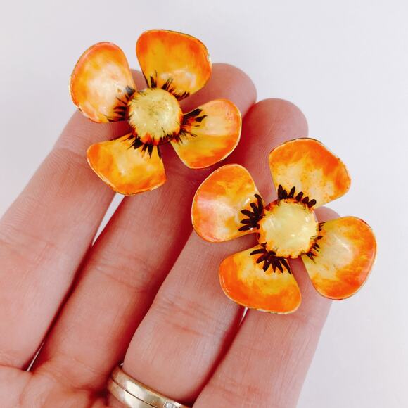 VTG 1950s Hand Painted Enamel Flower Clip On Earrings Mid Century Jewelry Summer - Picture 2 of 12